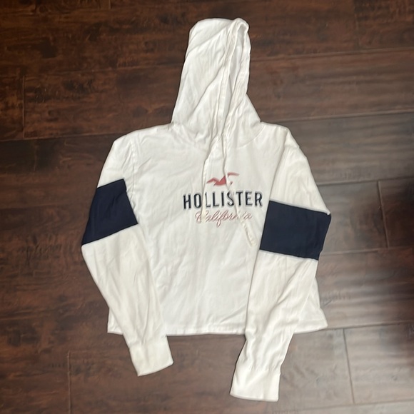 Bundle of two Hollister long sleeve shirts - Picture 2 of 7